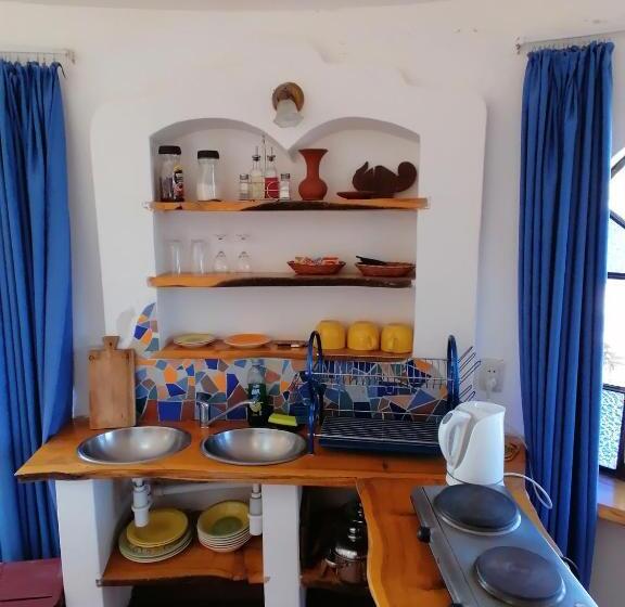 سوییت لوکس, Hostal Las Olas