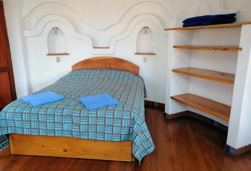 سوییت جونیور, Hostal Las Olas