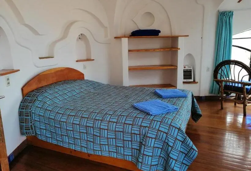 سوییت جونیور, Hostal Las Olas