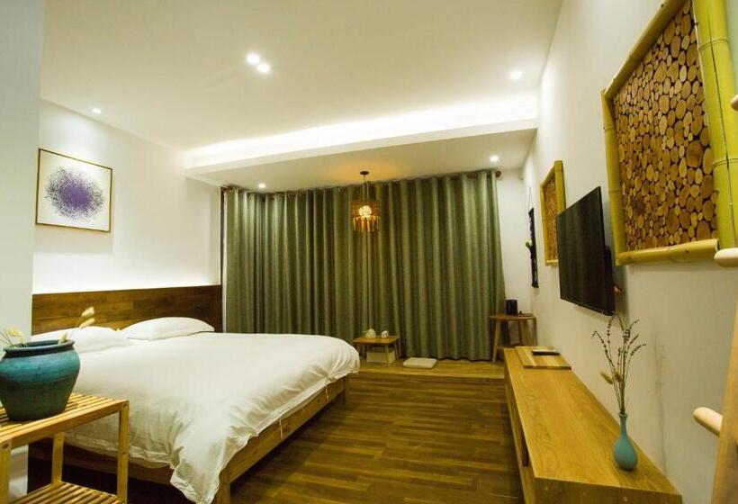 Standardrum King Size Säng, Wally House青山惠风民宿