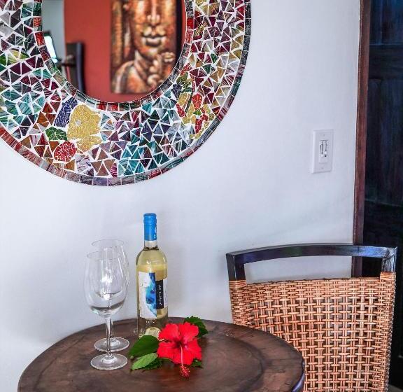 ‫فيلا غرفة نوم واحدة, Nature's Edge Boutique