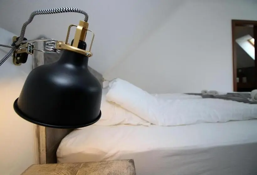 Deluxe Kolmen Hengen Huone, A Ház