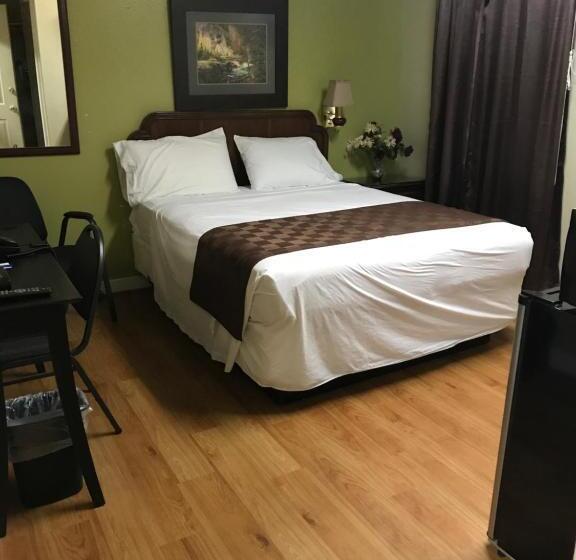غرفة قياسية, Outpost Motel