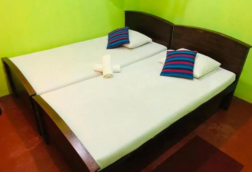 バス共有のスタンダードルーム, Kumari Guest House