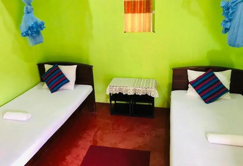 バス共有のスタンダードルーム, Kumari Guest House