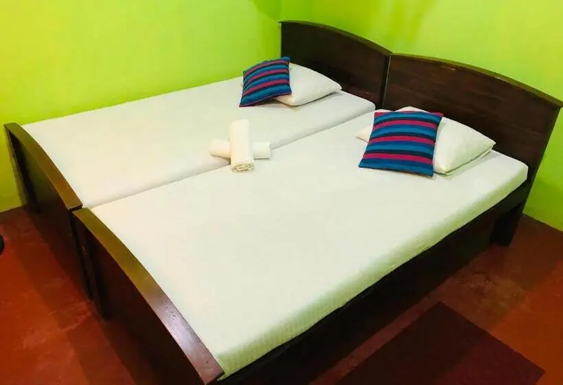 バス共有のスタンダードルーム, Kumari Guest House