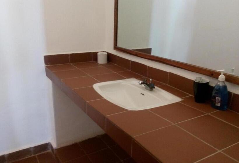 اتاق استاندارد با تخت بزرگ, Southern Cross Hotel Mtwara
