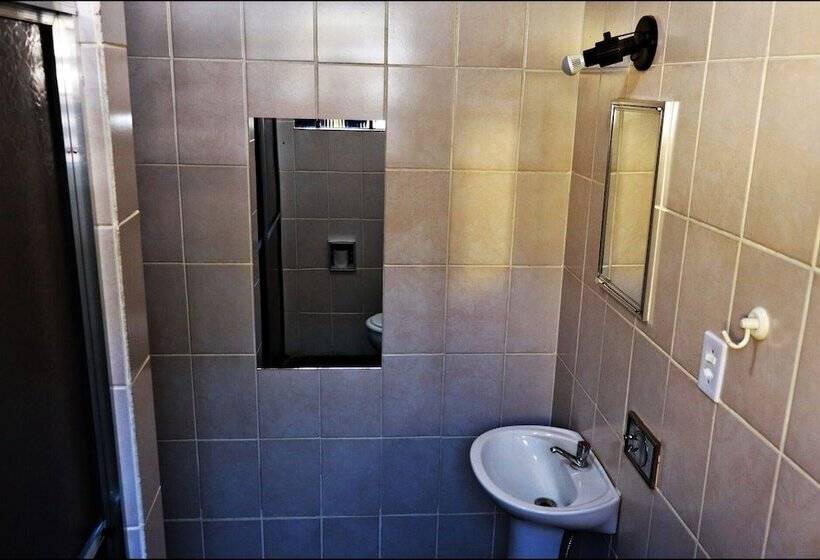 غرفة قياسية ثلاثية, Pousada O Caipira