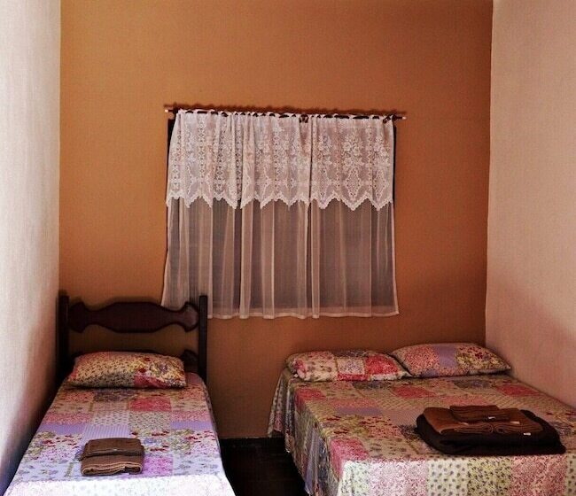 غرفة قياسية ثلاثية, Pousada O Caipira