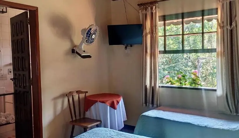 コンフォートトリプルルーム, Pousada Taverna Do Golf