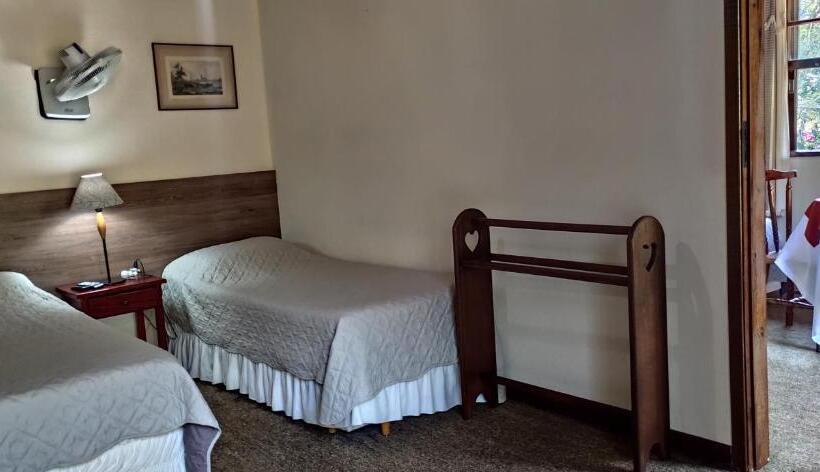 발코니가 있는 4인용 스탠다드 룸, Pousada Taverna Do Golf