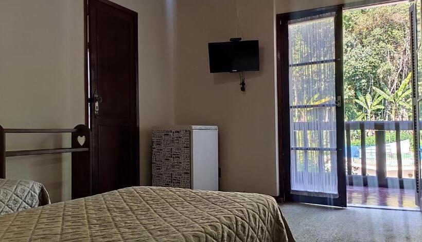 발코니가 있는 4인용 스탠다드 룸, Pousada Taverna Do Golf