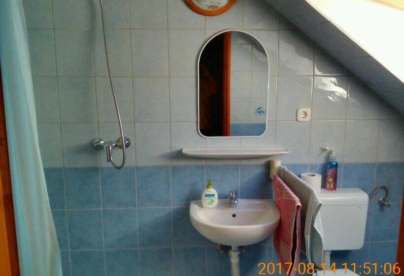 غرفة قياسية, Dobogókő Vendégház