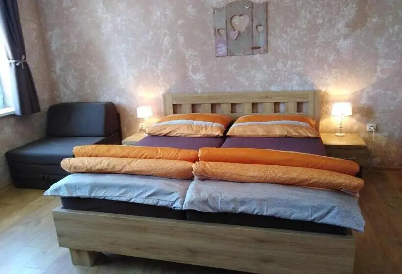 اتاق استاندارد سه نفره, Ubytování U Janča