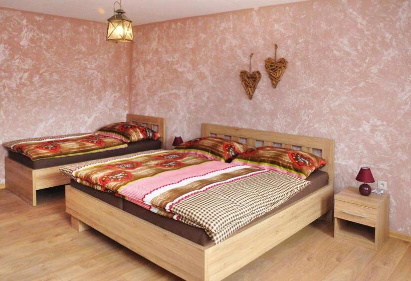 标准三人间, Ubytování U Janča