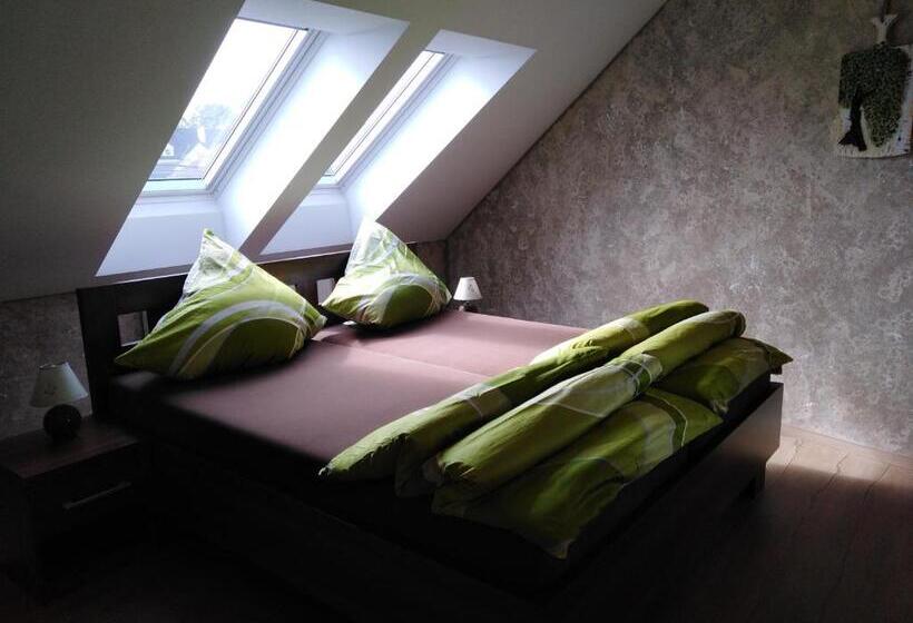 带大床的套房, Ubytování U Janča