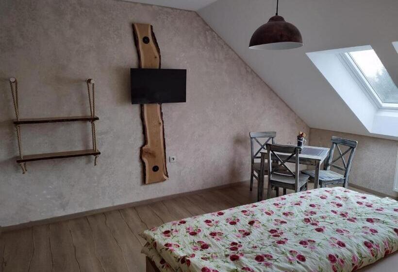 标准三人间, Ubytování U Janča