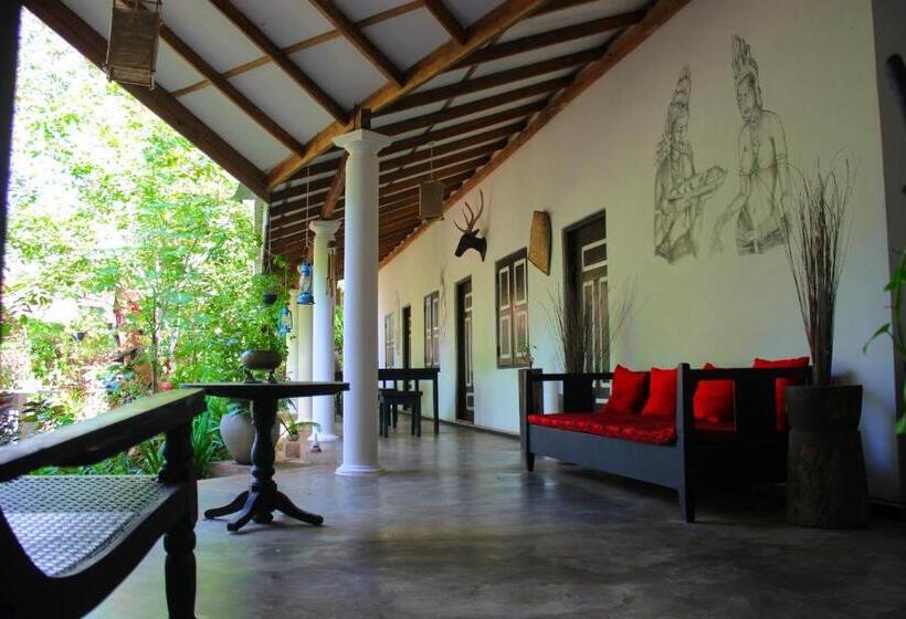 اتاق اکونومی, The Courtyard Villa
