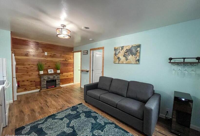 מיטת קינג בסוויטה, The Anchorage Motel