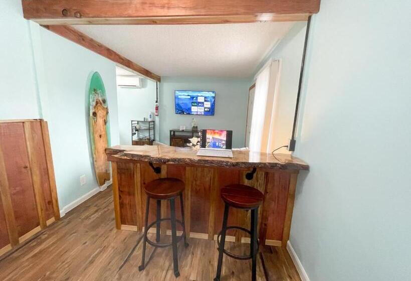 סוויטת ג'וניור, The Anchorage Motel