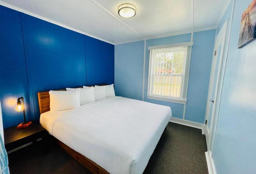 סוויטה משפחתית, The Anchorage Motel