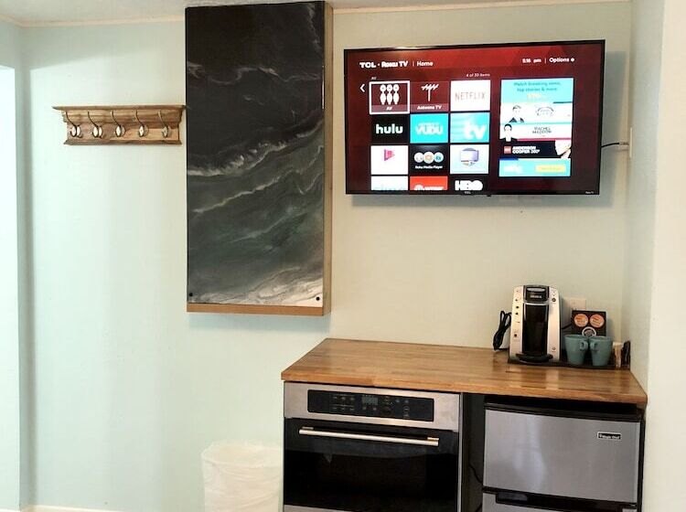 חדר דלוקס, The Anchorage Motel