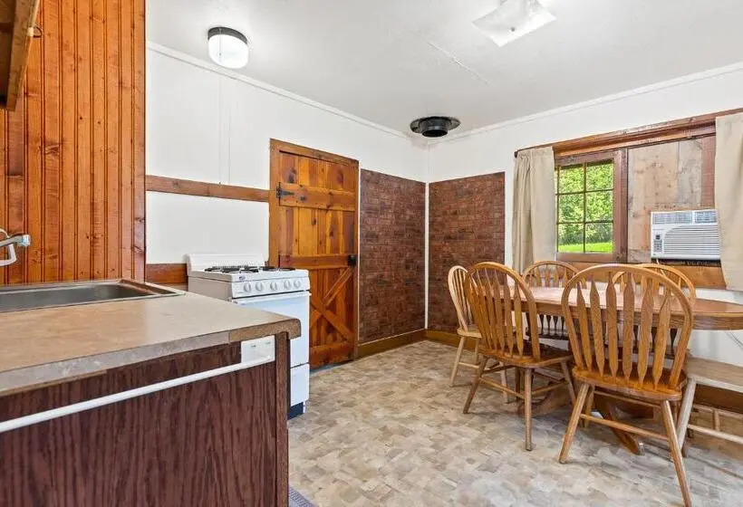 Perhebungalow, Harney Camp Cabins
