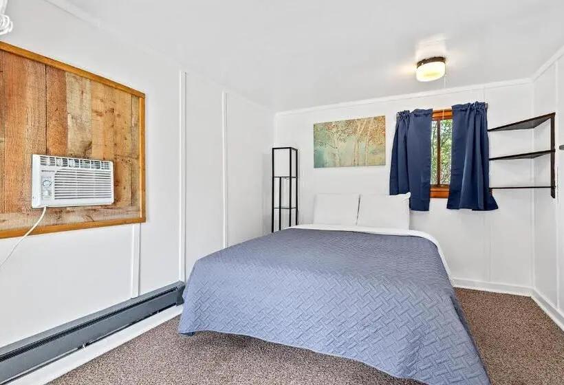 Standard-studio, Harney Camp Cabins