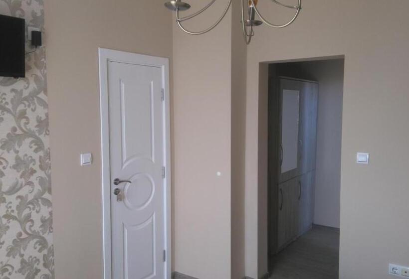 اتاق استاندارد با بالکن, Guest House Adriya