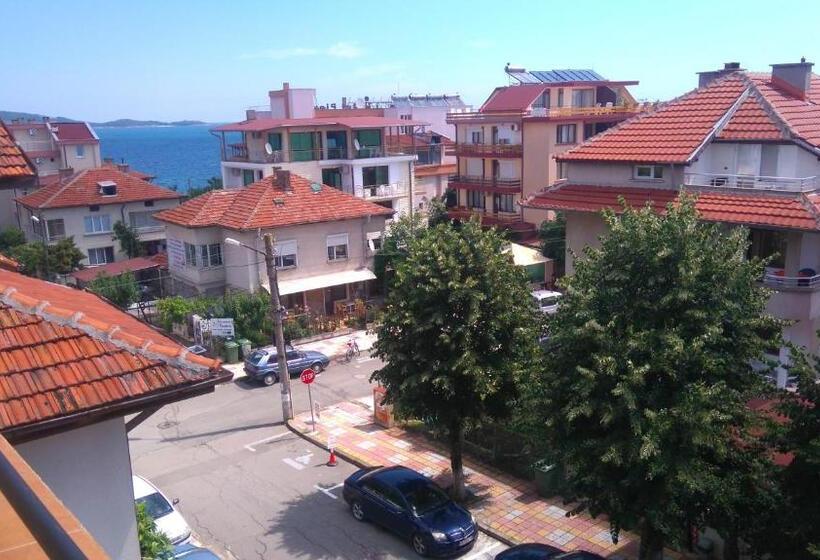 اتاق استاندارد با بالکن, Guest House Adriya