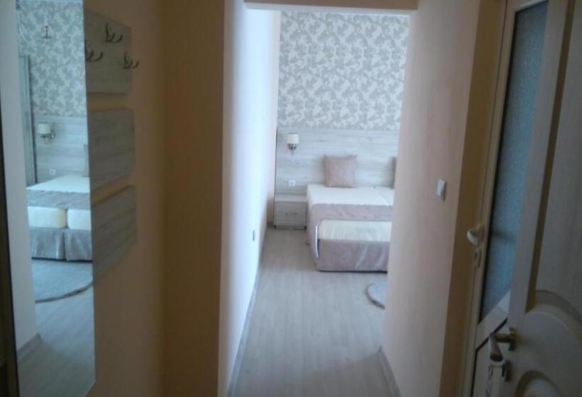 اتاق استاندارد با بالکن, Guest House Adriya