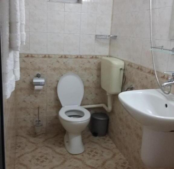 اتاق استاندارد سه تخته با بالکن, Guest House Adriya