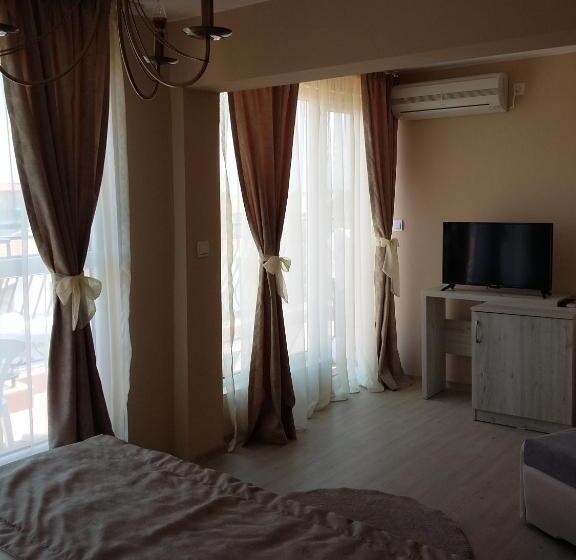 اتاق سه نفره سوپریور با چشمانداز دریا, Guest House Adriya