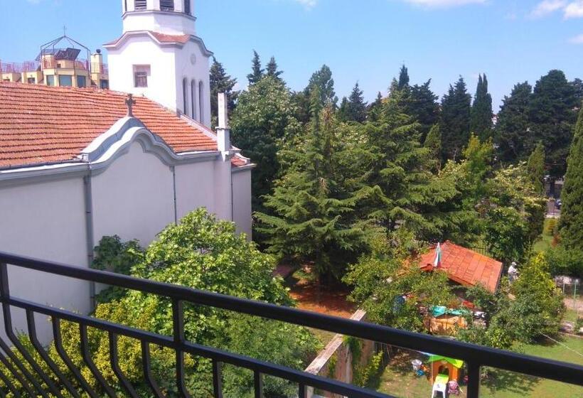 آپارتمان 1 خوابه با بالکن, Guest House Adriya