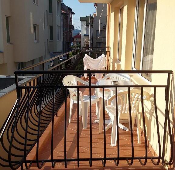 آپارتمان 1 خوابه با بالکن, Guest House Adriya