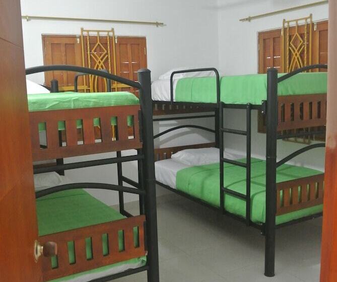 Четырехместный Номер Стандарт, Hostal Cocobomgo