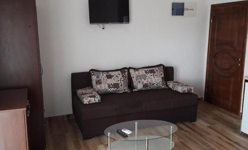 اتاق استاندارد چهار تخته, Vržina Farm House Skadar Lake