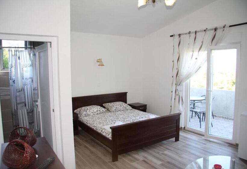 اتاق استاندارد چهار تخته, Vržina Farm House Skadar Lake