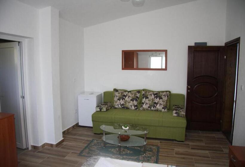 اتاق استاندارد چهار تخته, Vržina Farm House Skadar Lake