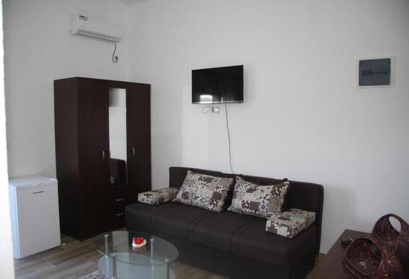 اتاق استاندارد چهار تخته, Vržina Farm House Skadar Lake