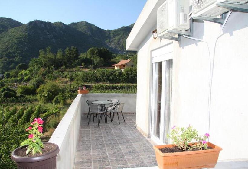 اتاق استاندارد چهار تخته, Vržina Farm House Skadar Lake