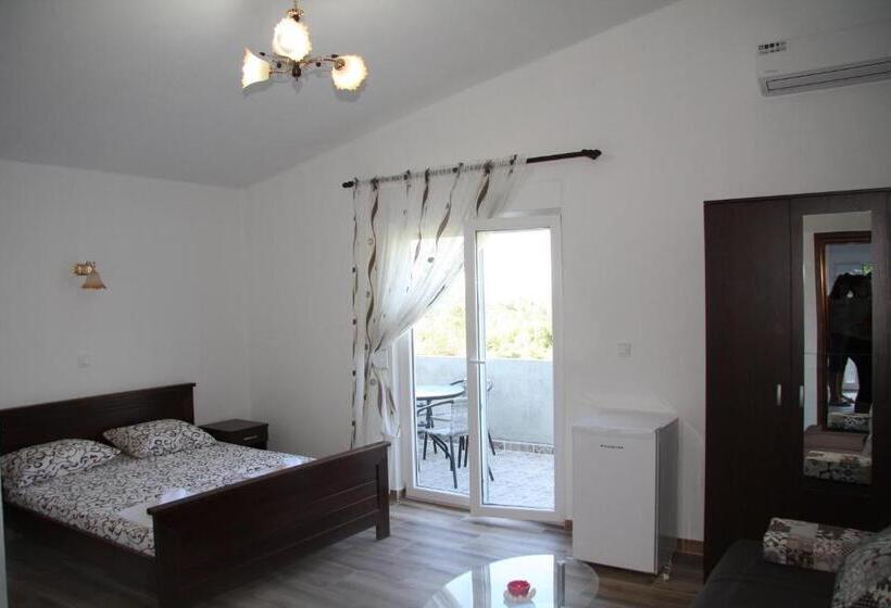 اتاق استاندارد چهار تخته, Vržina Farm House Skadar Lake