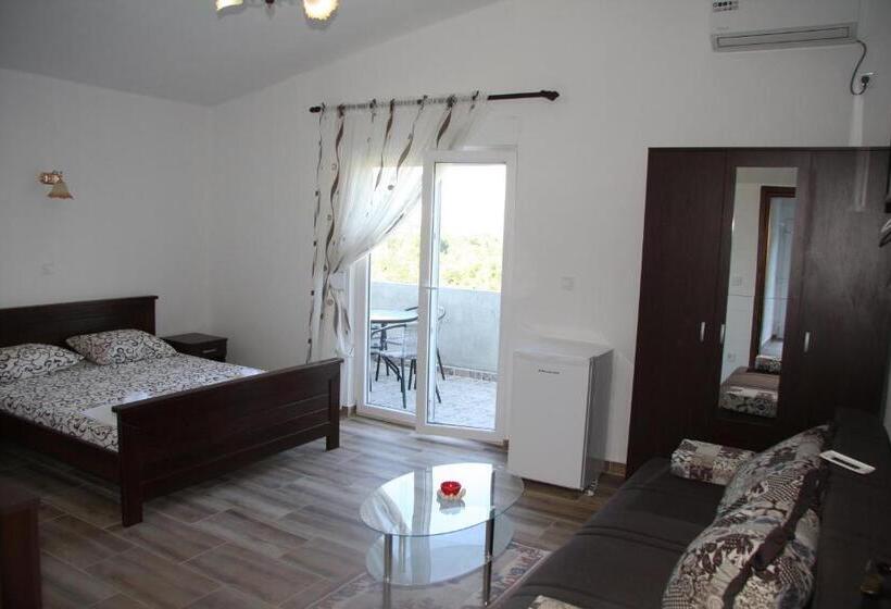 اتاق استاندارد چهار تخته, Vržina Farm House Skadar Lake