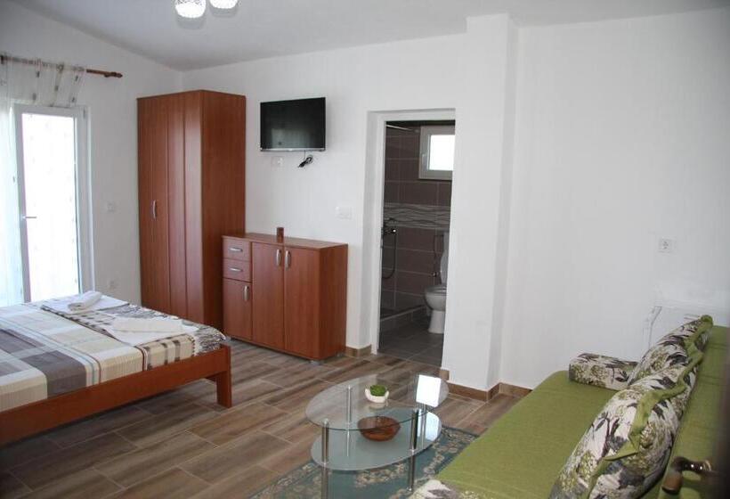 اتاق استاندارد چهار تخته, Vržina Farm House Skadar Lake