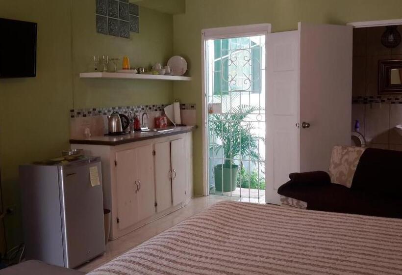 اتاق لوکس سه تخته, Lorenton Hideaway