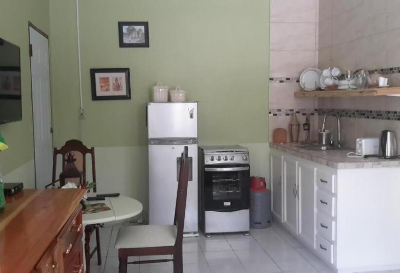 اتاق لوکس با بالکن, Lorenton Hideaway