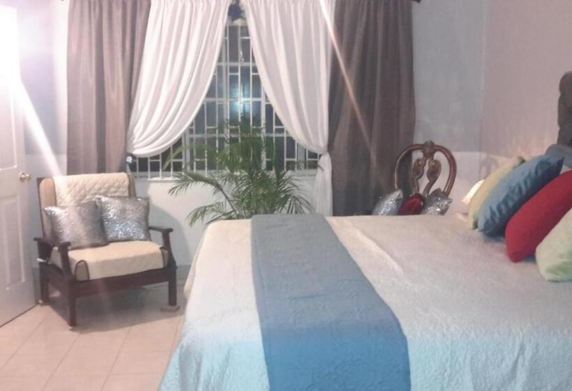 Deluxe Suite King Bed, Lorenton Hideaway