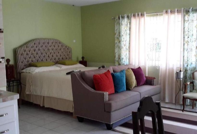 Deluxe Suite King Bed, Lorenton Hideaway