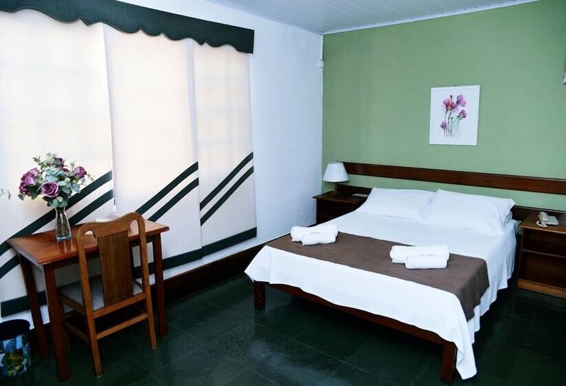Quarto Estandar, Pousada Oasis Teresopolis