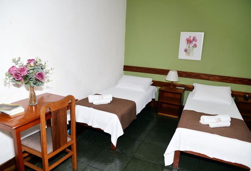 Quarto Estandar, Pousada Oasis Teresopolis